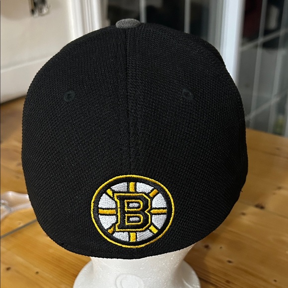 Reebok Boston Bruins size S/M Black and yellow Cap with Boston Bruins logo - Picture 3 of 6